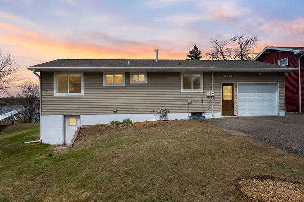 $425,000 | 524 Lakeshore Circle, Annandale, MN 55302