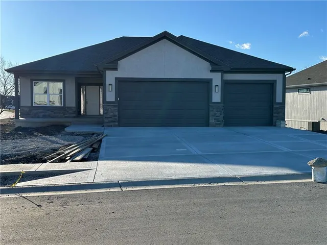 $469,000 | 464 Green Drive, Lawson, MO 64062