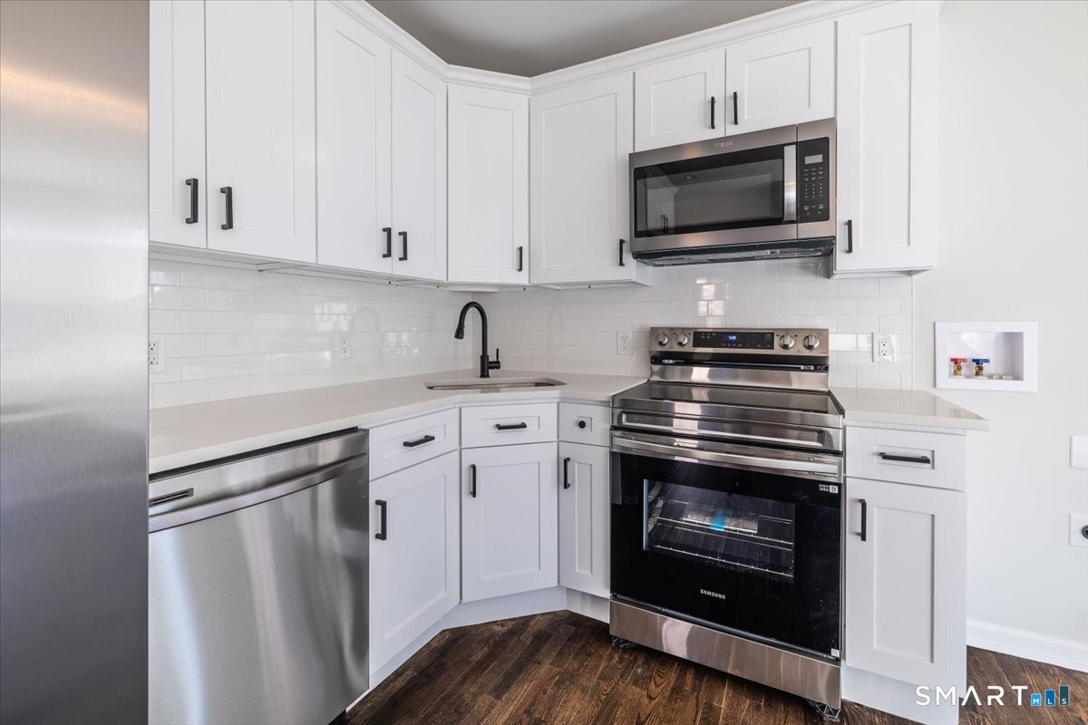 349 Marlborough Terrace Fairfield, CT 06825 - Photo 12 of 38