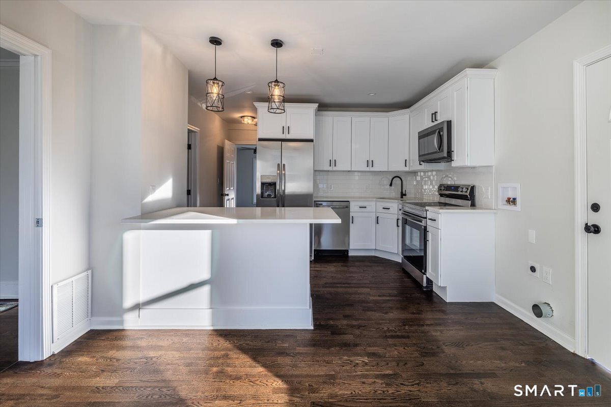 349 Marlborough Terrace Fairfield, CT 06825 - Photo 10 of 38