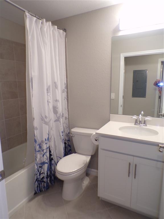 14271 Heritage Landing Boulevard, Unit 1526 Punta Gorda, FL 33955 - Photo 8 of 41 a bathroom with a toilet a sink and a bathtub