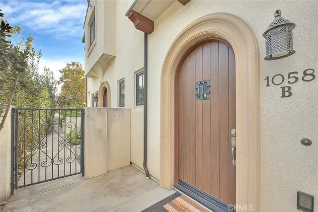 a view of a outdoor space in front of a house