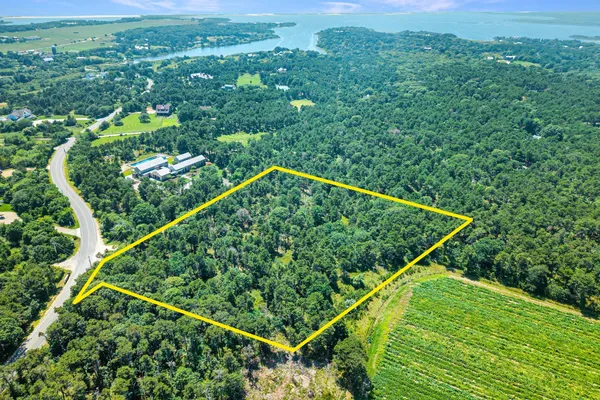 $3,650,000 | 8 Turkeyland Cove Road, Edgartown, MA 02539