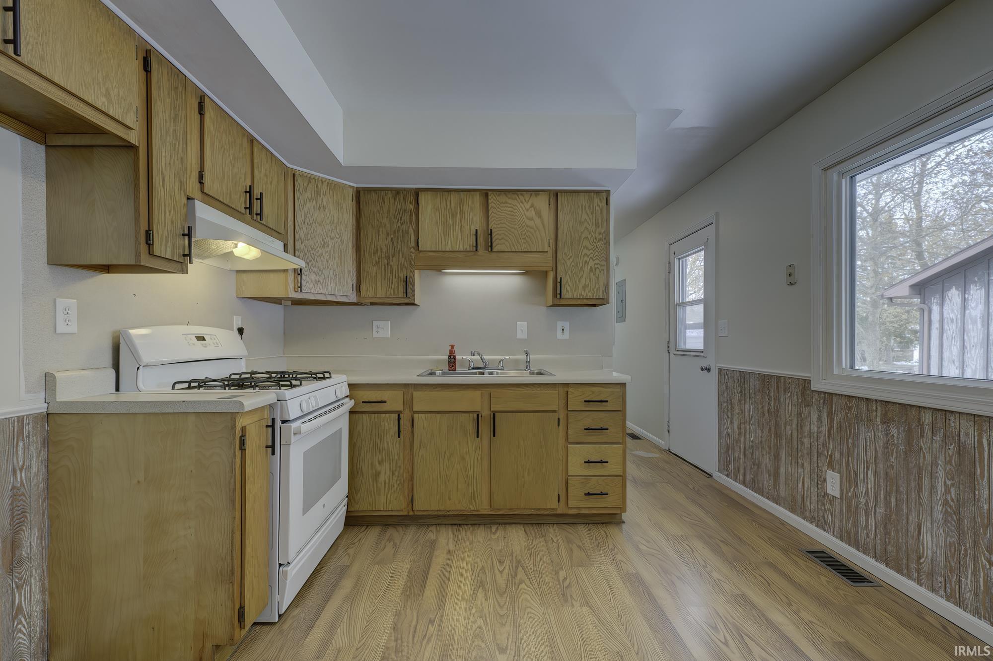 103 Stratford Court Decatur, IN 46733 - Photo 3 of 16