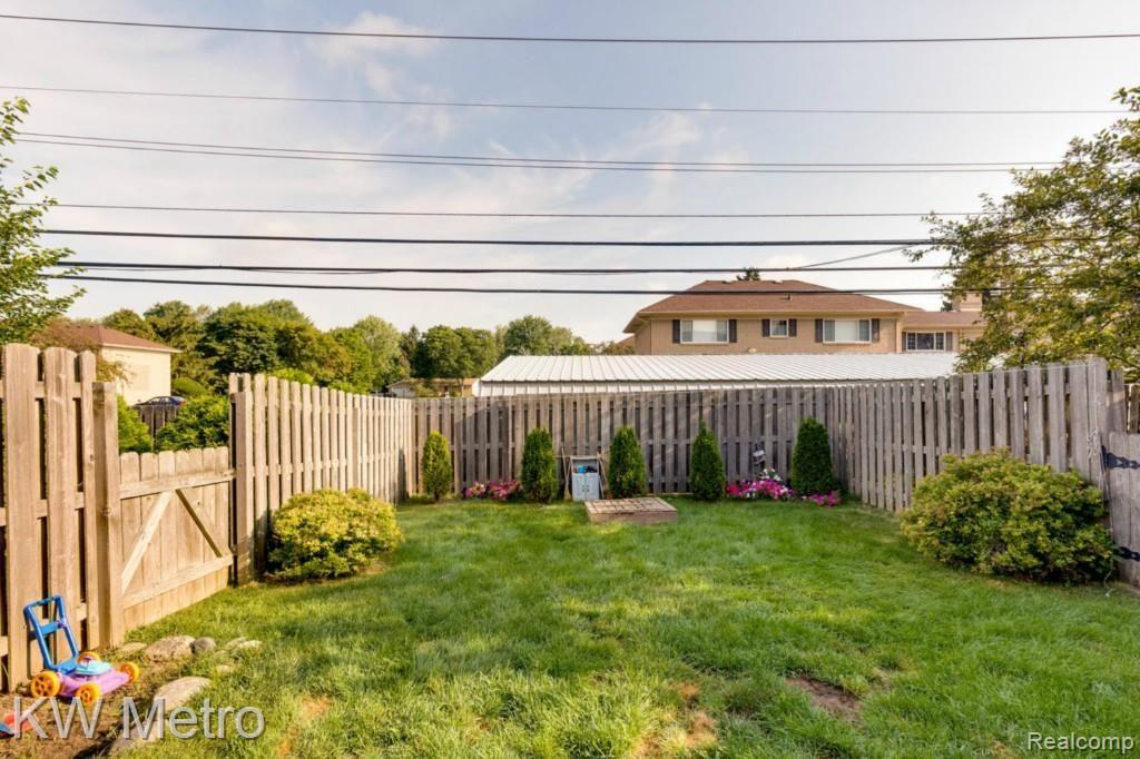 65 Manor Way, Unit 35 Rochester Hills, MI 48309 - Photo 21 of 26