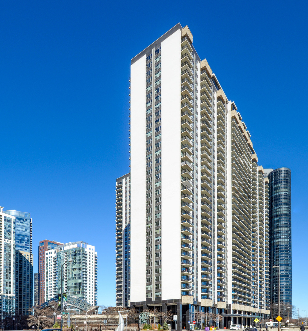 400 East Randolph Street, Unit 822 Chicago, IL 60601 - Photo 1 of 15