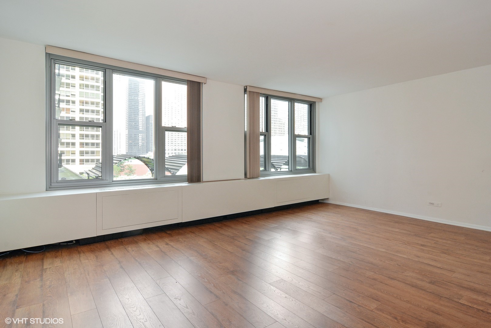 400 East Randolph Street, Unit 822 Chicago, IL 60601 - Photo 3 of 15
