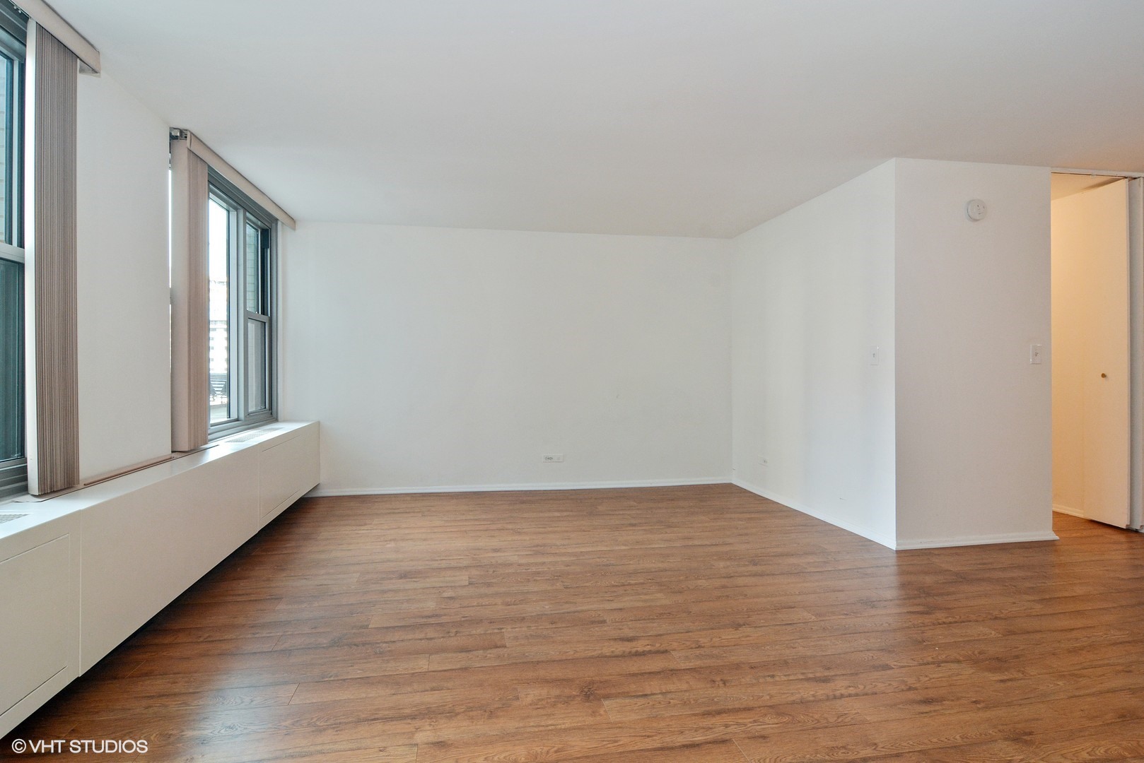 400 East Randolph Street, Unit 822 Chicago, IL 60601 - Photo 4 of 15