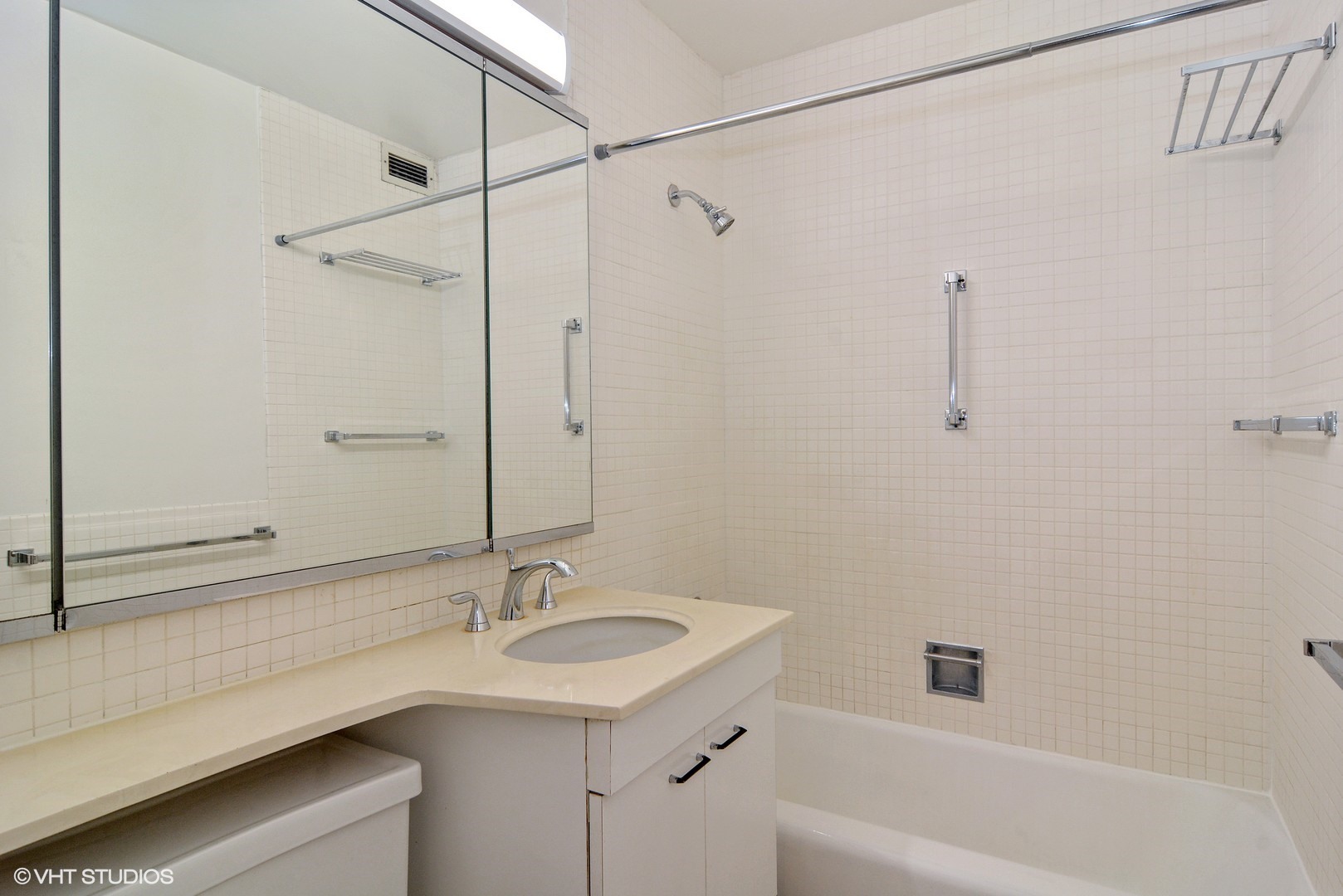 400 East Randolph Street, Unit 822 Chicago, IL 60601 - Photo 9 of 15