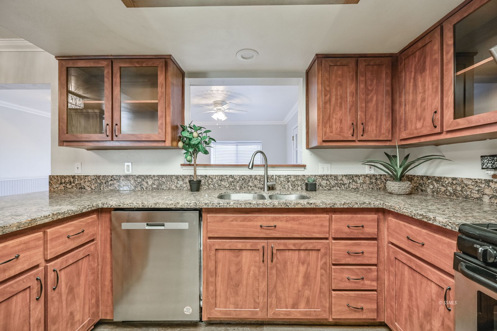 632 South Lakeview Court Ridgecrest, CA 93555 - Photo 6 of 34 Gallery Image 6