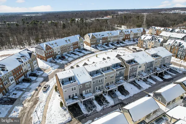 a picture of a bench in a wall