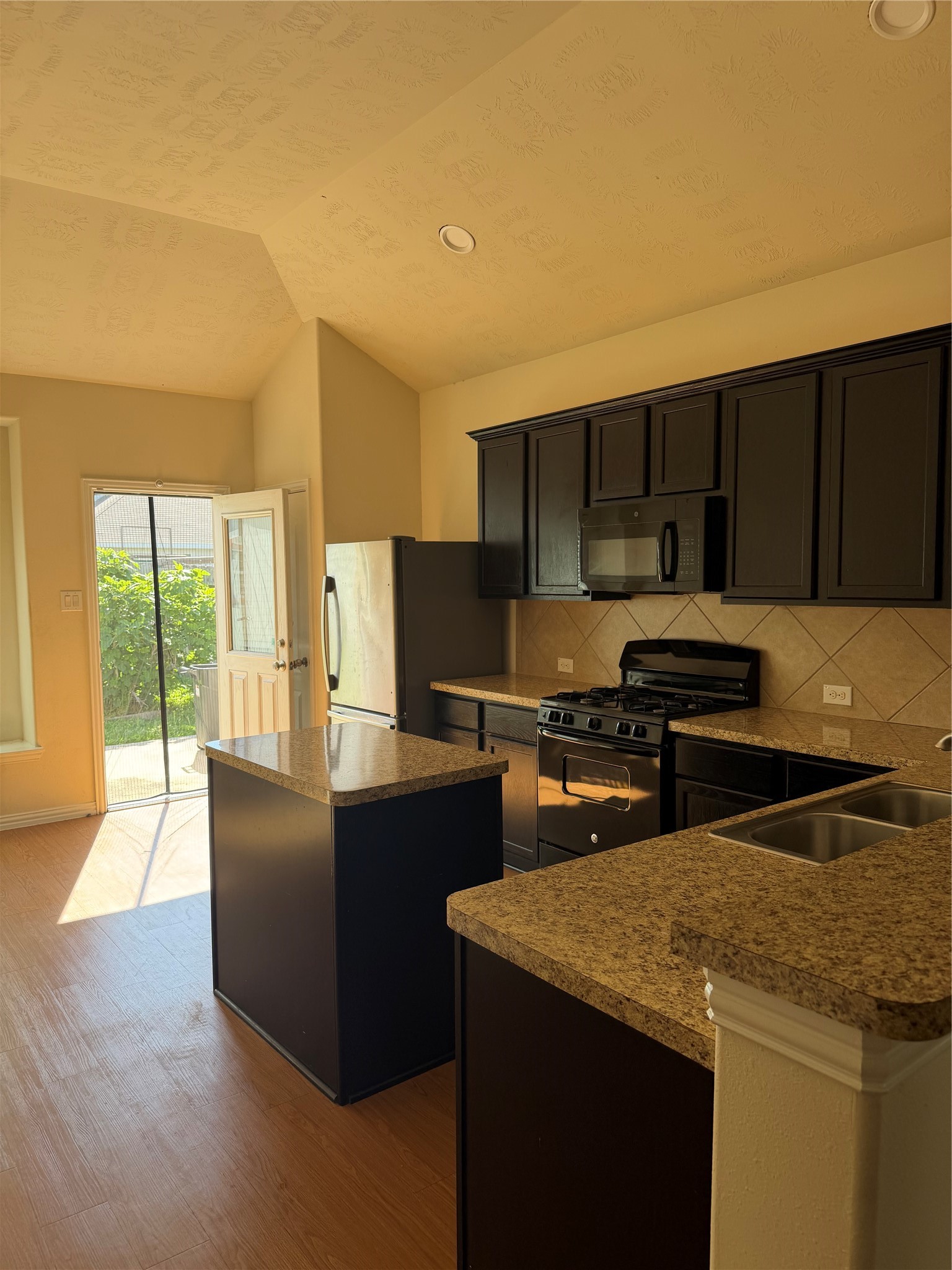 7534 Abbey Point Lane Houston, TX 77049 - Photo 3 of 13