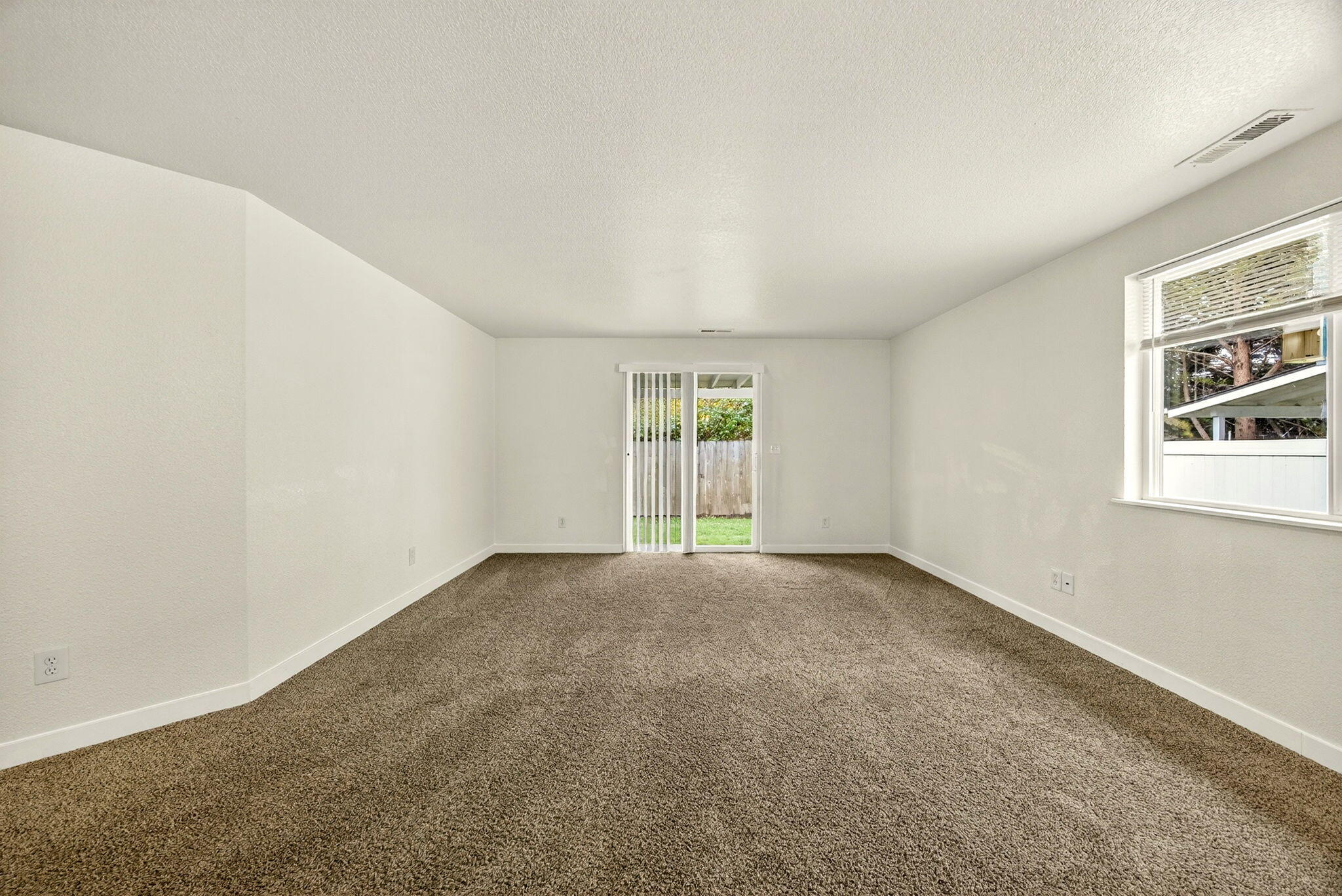 654 Southwest Larch Road Grants Pass, OR 97526 - Photo 5 of 39 ApxLR00013