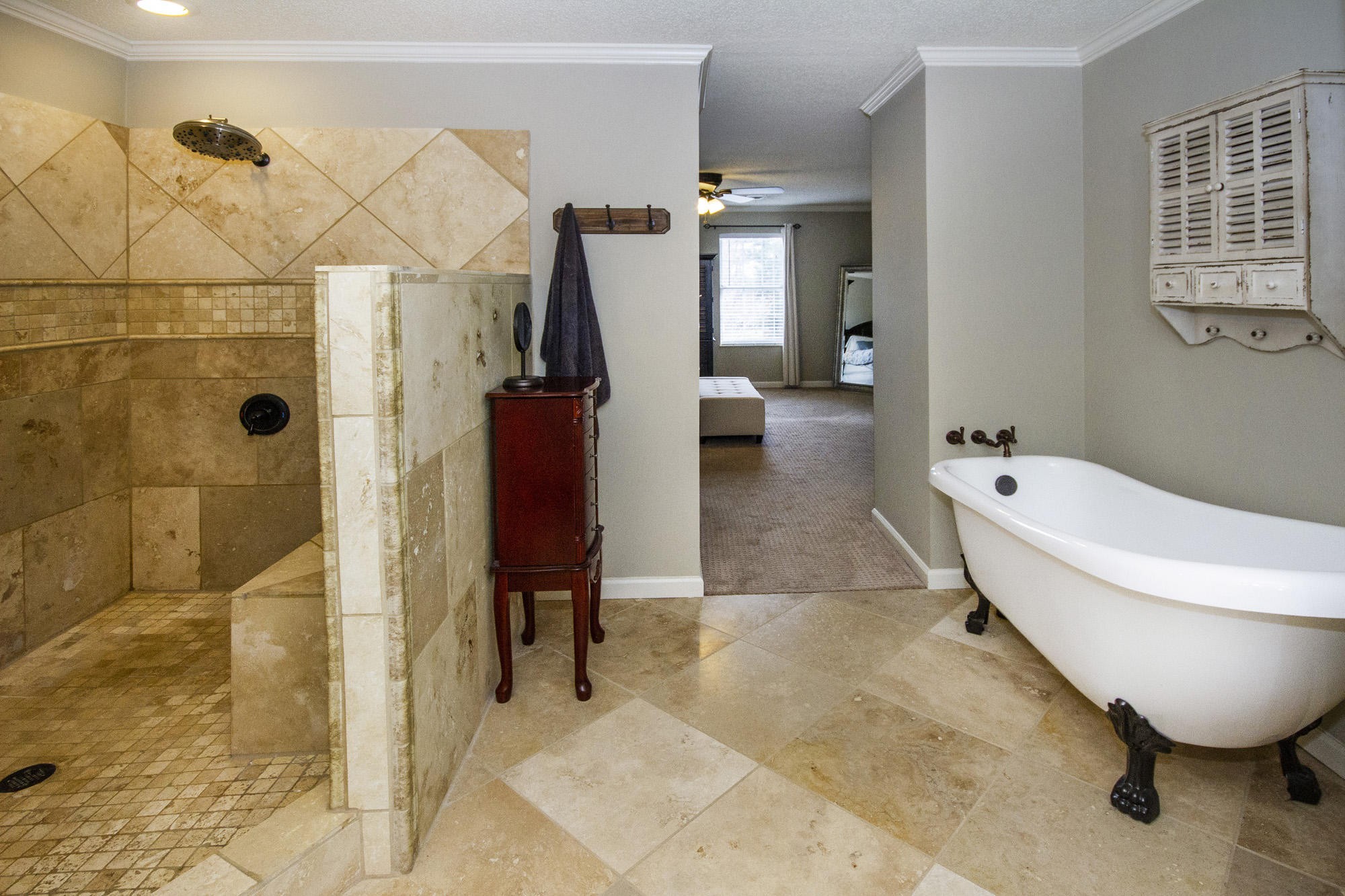 229 Long Bow Road Knoxville, TN 37934 - Photo 5 of 38 a spacious bathroom with a bathtub and shower