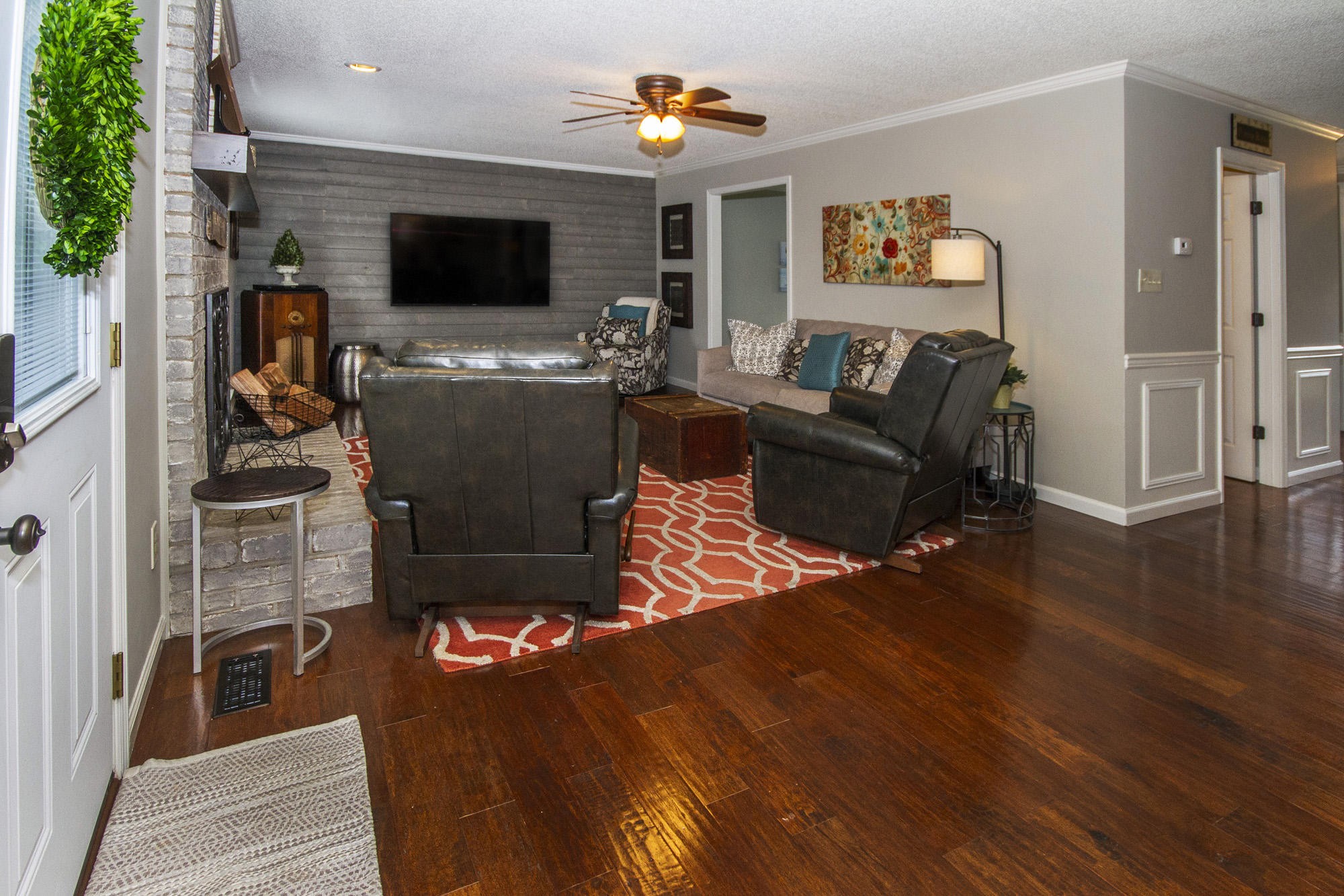 229 Long Bow Road Knoxville, TN 37934 - Photo 8 of 38 a living room with furniture and a flat screen tv