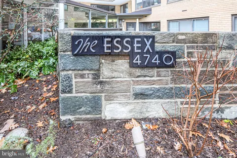 a street sign that is on a brick wall
