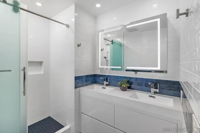 $1,590,000 | 4404 Vivaracho Court, San Diego, CA 92124