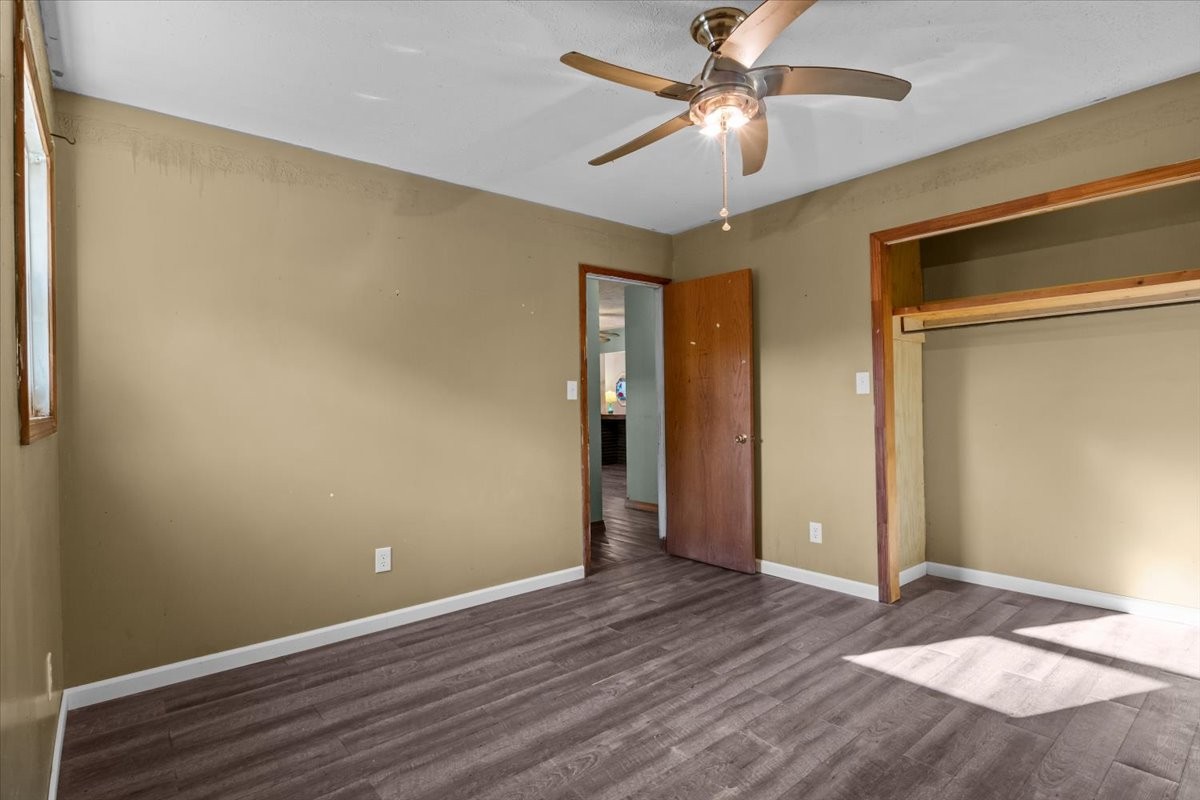 3316 Toms Creek Road Linden, TN 37096 - Photo 23 of 44 a view of room with window and ceiling fan