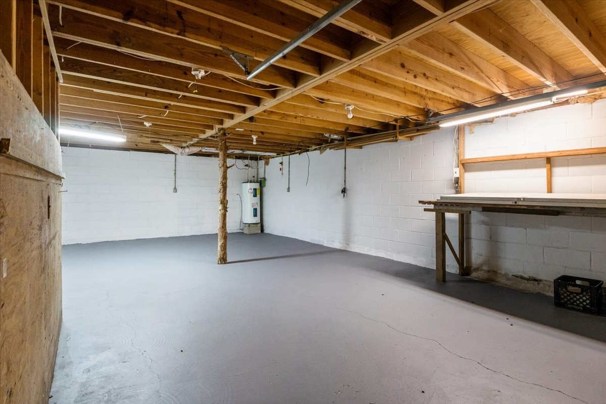 3316 Toms Creek Road Linden, TN 37096 - Photo 28 of 44 a view of a room with gym equipment