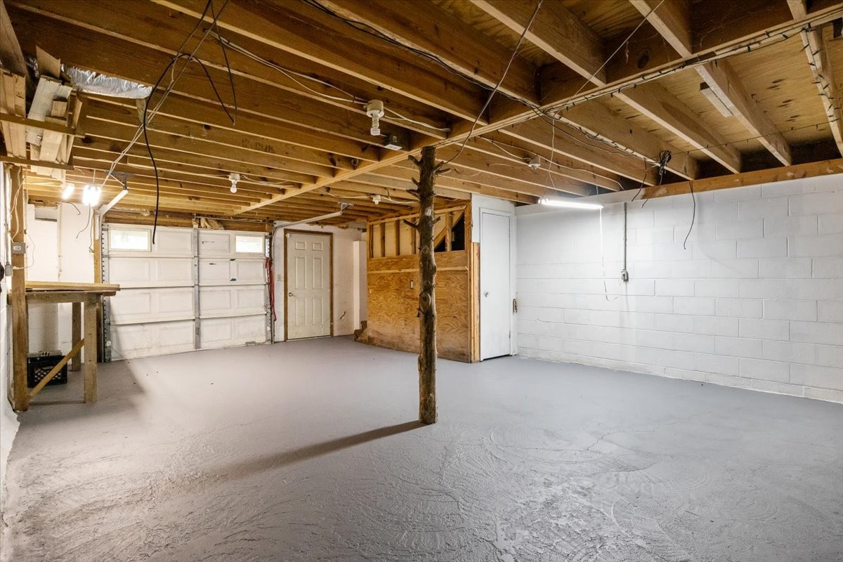 3316 Toms Creek Road Linden, TN 37096 - Photo 30 of 44 a view of empty room