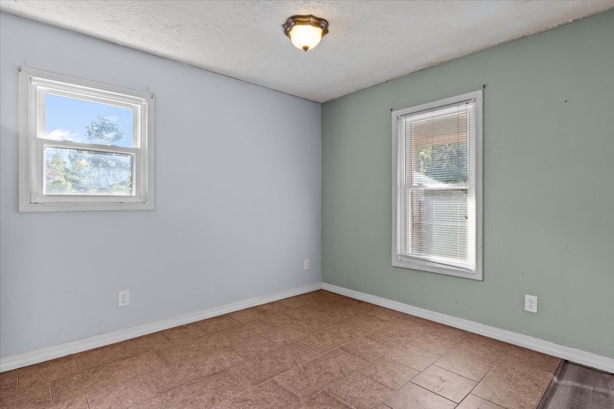 3316 Toms Creek Road Linden, TN 37096 - Photo 40 of 44 an empty room with windows