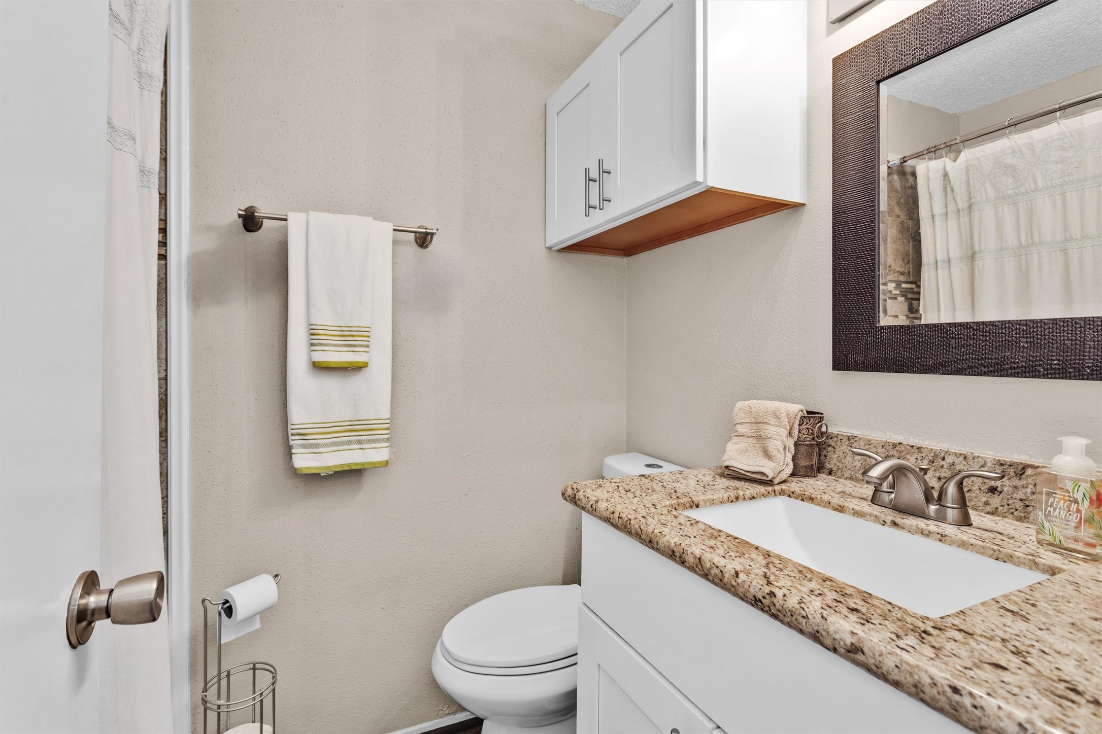 12900 Walden Road, Unit 814H Montgomery, TX 77356 - Photo 27 of 42 Upstairs bathroom has jetted tub