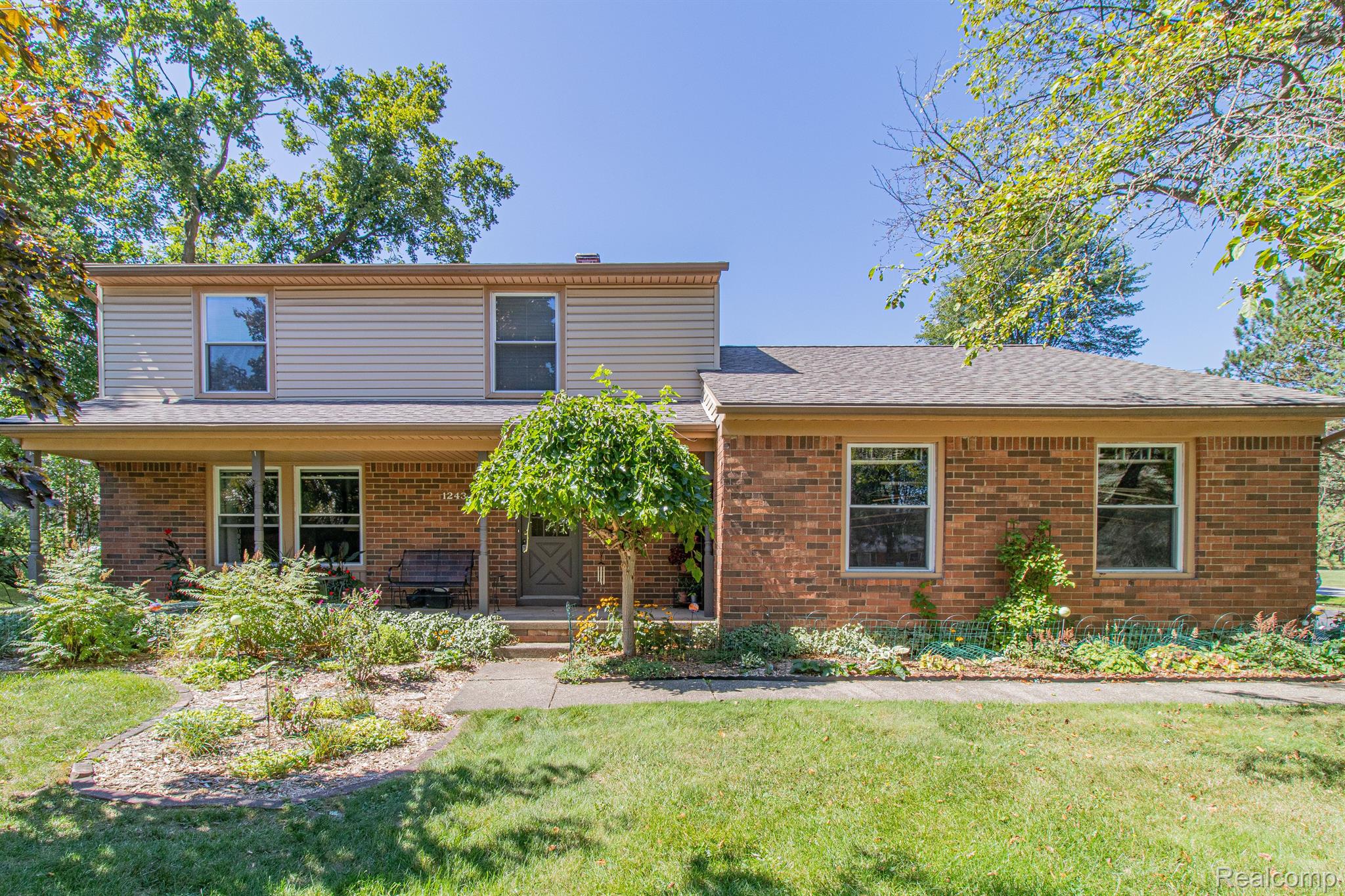 1243 Shenandoah Drive Rochester, MI 48306 - Photo 3 of 40 Gallery Image 3