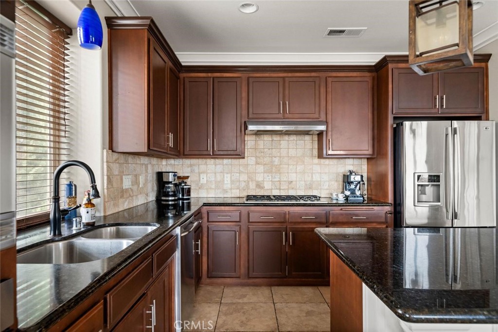 3290 Summit Ridge Terrace Chico, CA 95928 - Photo 15 of 60 Tons of counter space
