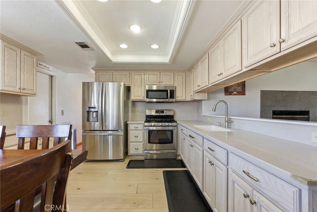 7868 Arrowhead Lake Road Hesperia, CA 92345 - Photo 13 of 45