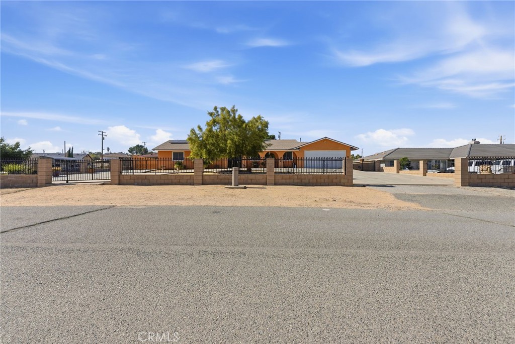 7868 Arrowhead Lake Road Hesperia, CA 92345 - Photo 4 of 45