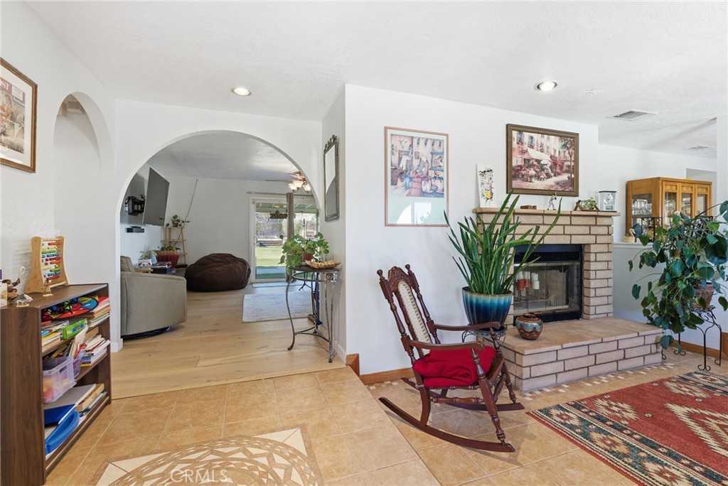 7868 Arrowhead Lake Road Hesperia, CA 92345 - Photo 5 of 45