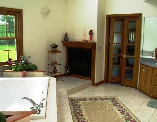 129 Purvis Road Butler, PA 16001 - Photo 5 of 8 Master Bath/Spa.