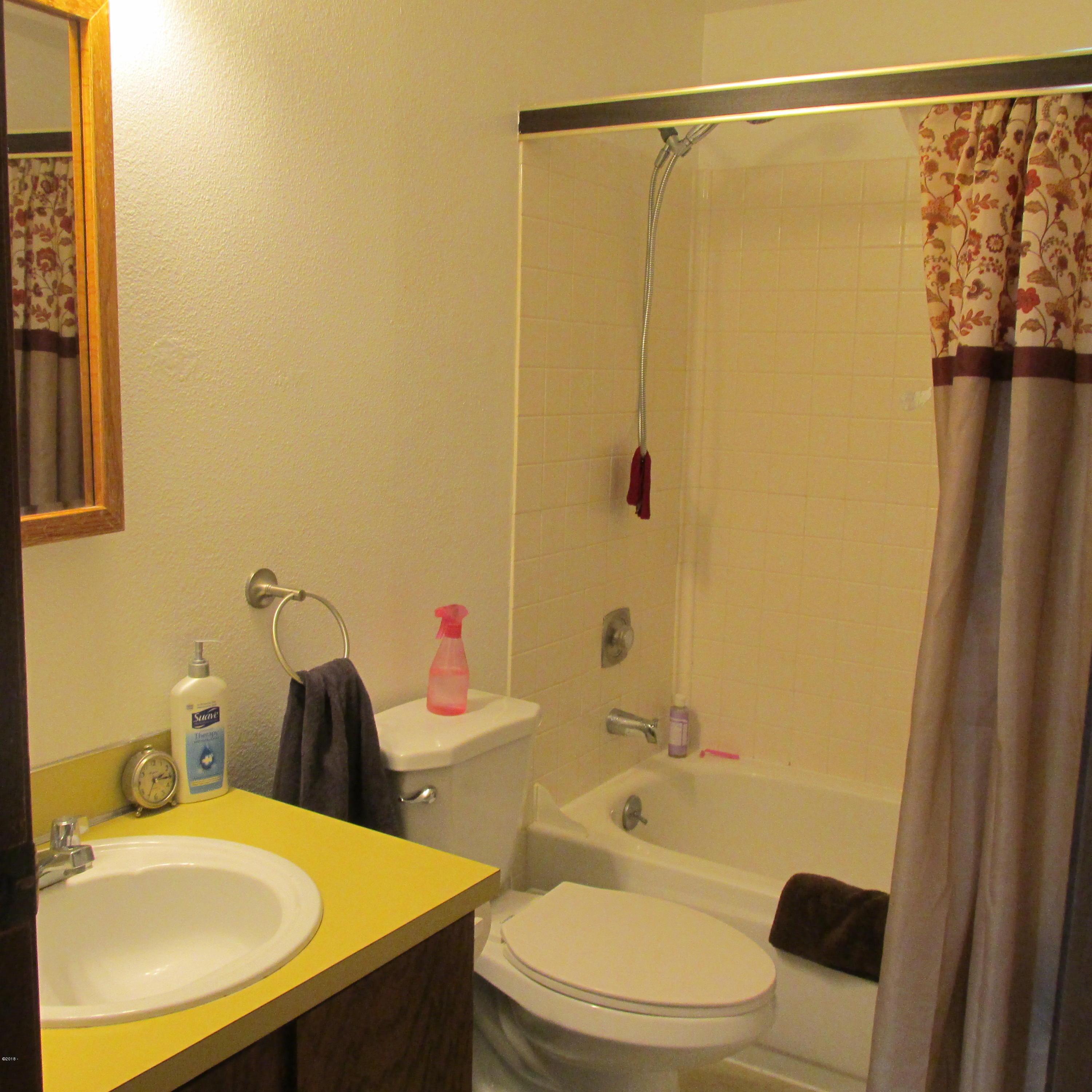 104 Springhill Road Yachats, OR 97498 - Photo 8 of 18 Bath #1