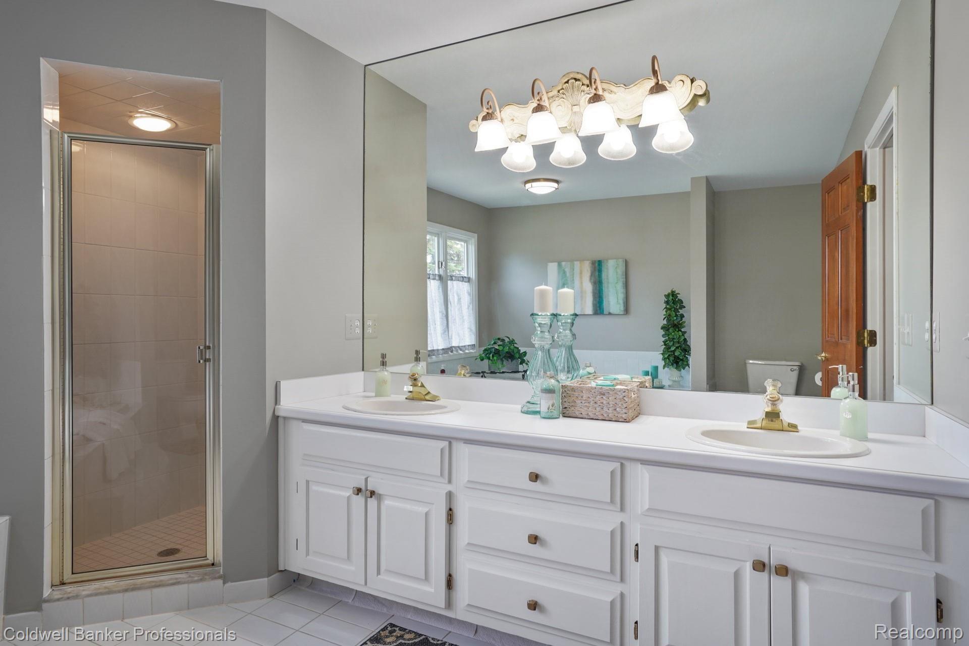 3681 Newcastle Drive Rochester, MI 48306 - Photo 21 of 40 3681-Newcastle-Dr-31.jpg