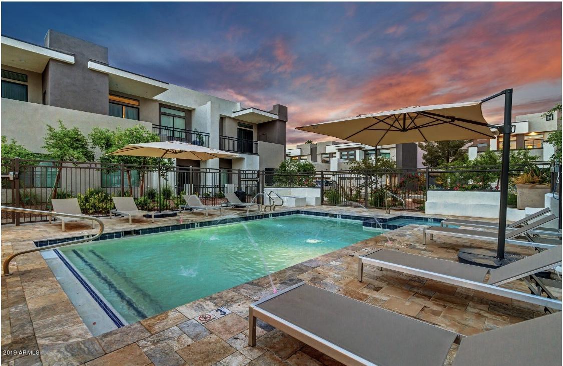 2015 North 50th Street, Unit 44 Phoenix, AZ 85008 - Photo 16 of 17 a view of a patio with a table and chairs under an umbrella