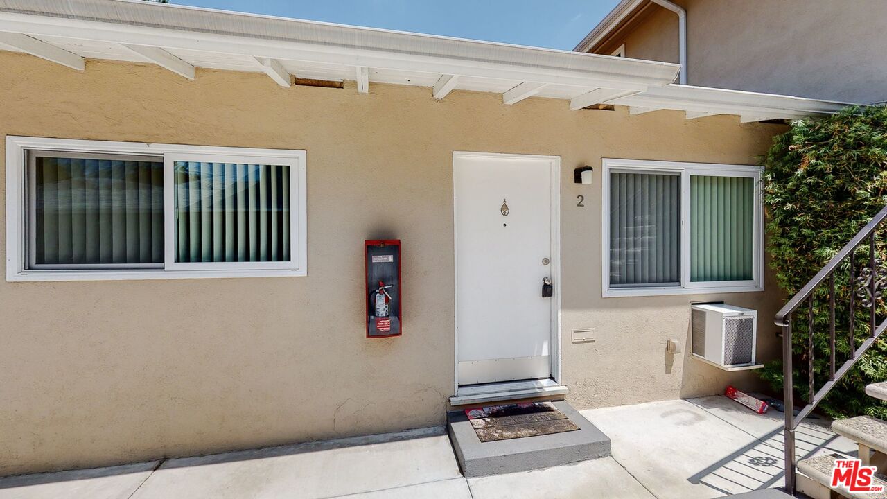40 South Meridith Avenue, Unit 2 Pasadena, CA 91106 - Photo 3 of 14 a front view of a house with windows