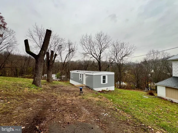$950 | 20 Laurel Hill Lane, Berkeley Springs, WV 25411