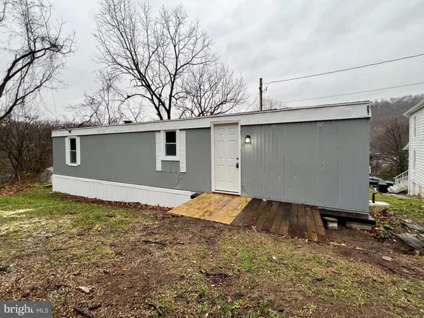 $950 | 20 Laurel Hill Lane, Berkeley Springs, WV 25411