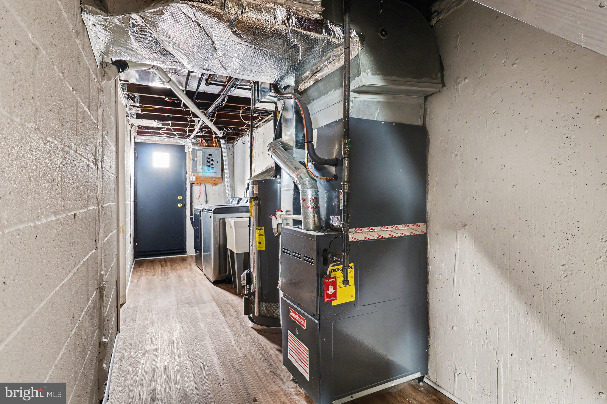 798 Bennington Road Folcroft, PA 19032 - Photo 25 of 28 an empty room with wooden floor