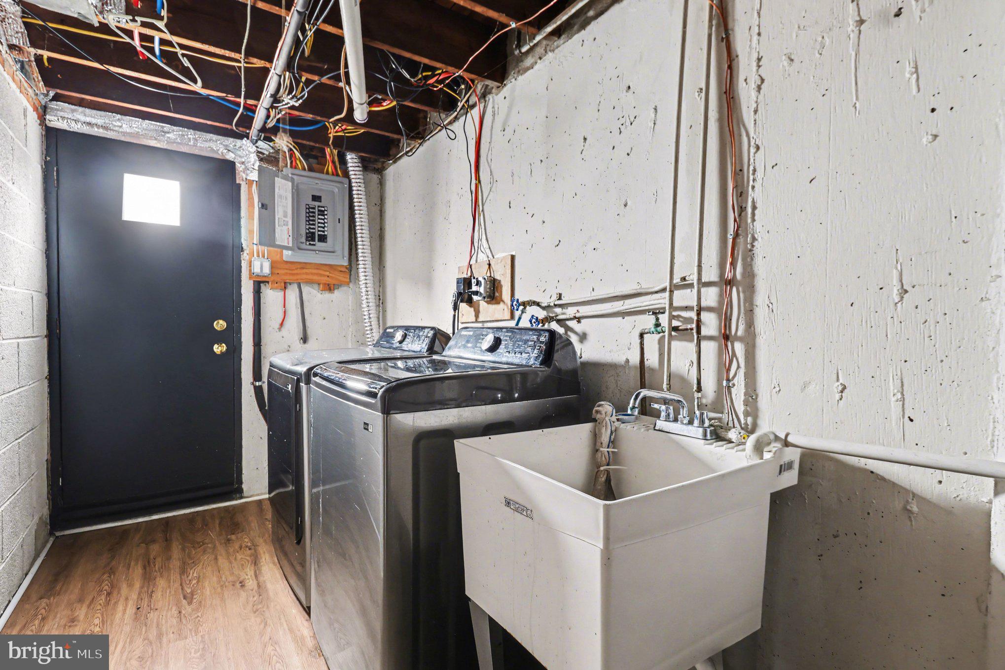 798 Bennington Road Folcroft, PA 19032 - Photo 26 of 28 a utility room with washer and dryer