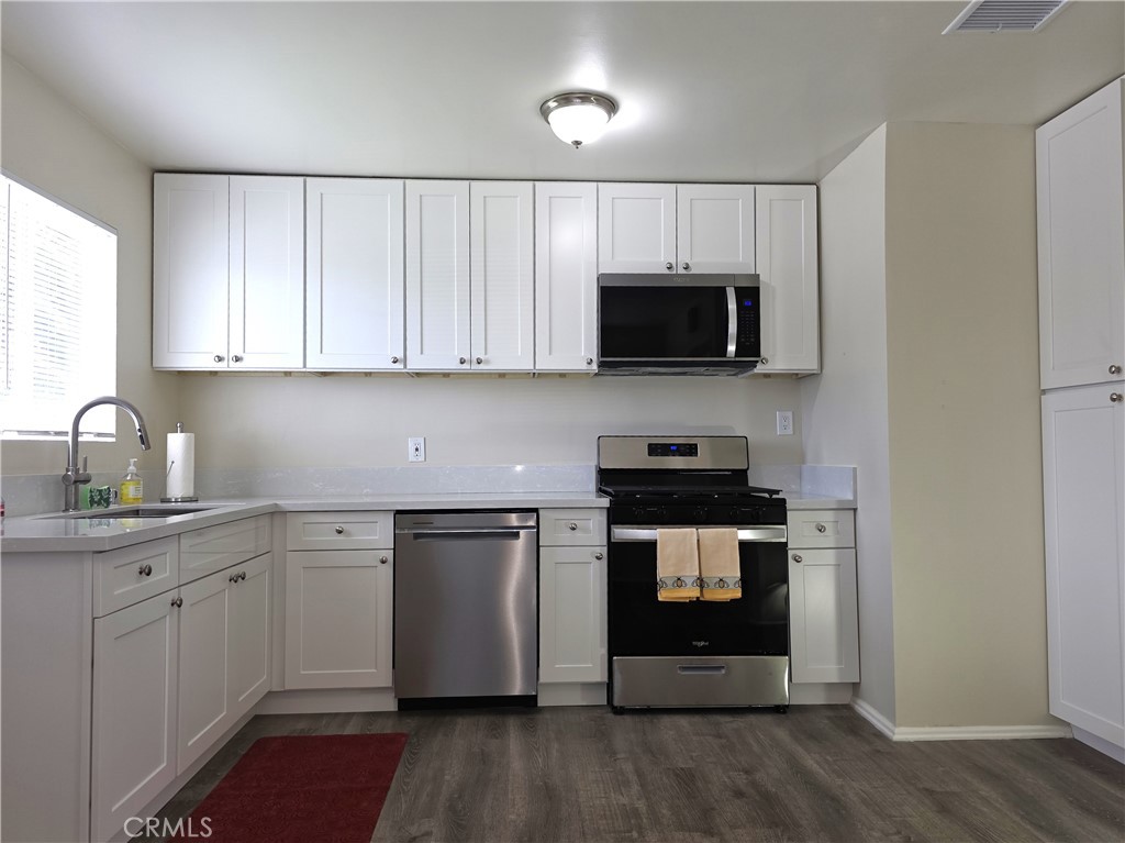 866 Random Lane Duarte, CA 91010 - Photo 2 of 19 Kitchen with quartz counters, NEW cabinets