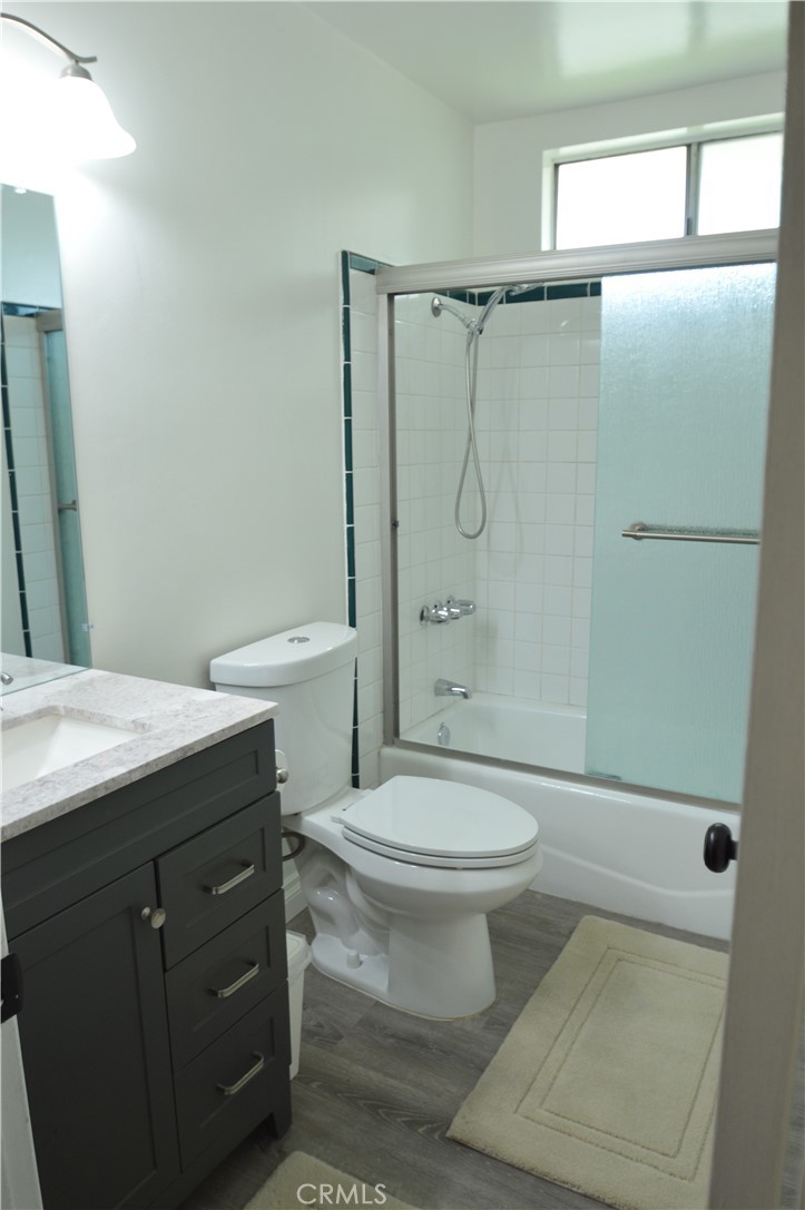 866 Random Lane Duarte, CA 91010 - Photo 10 of 19 Bathroom