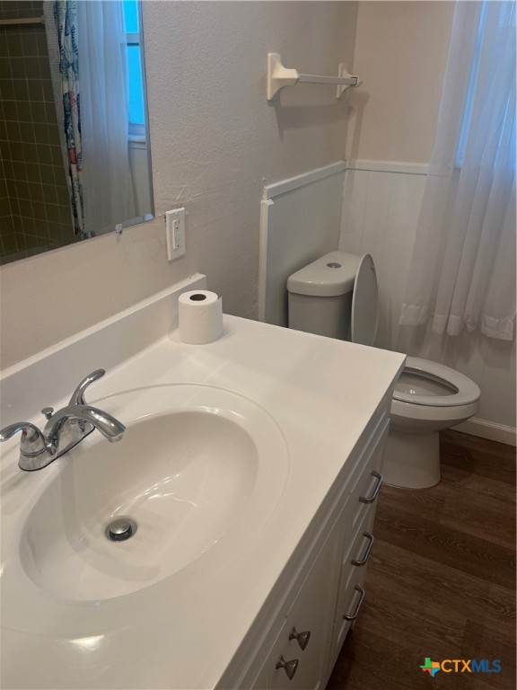 2603 West Main Street Cameron, TX 76520 - Photo 21 of 26 a bathroom with a sink and a mirror