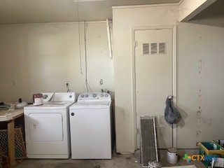 2603 West Main Street Cameron, TX 76520 - Photo 24 of 26 a utility room with dryer and washer