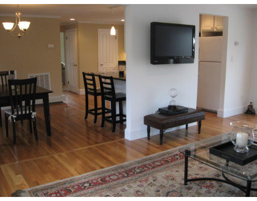14 West Side Road Milton, MA 02186 - Photo 4 of 19 Gallery Image 4