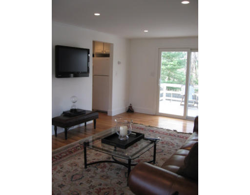 14 West Side Road Milton, MA 02186 - Photo 5 of 19 Gallery Image 5