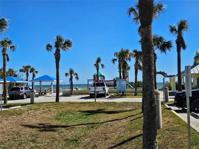 a view of outdoor space yard and porch