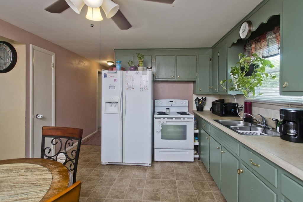 112 Clark Street Chicopee, MA 01013 - Photo 8 of 14