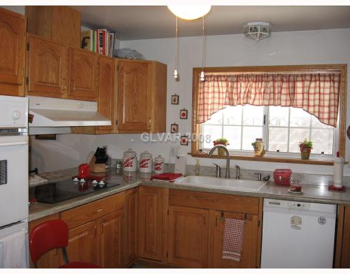 7213 Roe Court Las Vegas, NV 89145 - Photo 2 of 8 Kitchen.