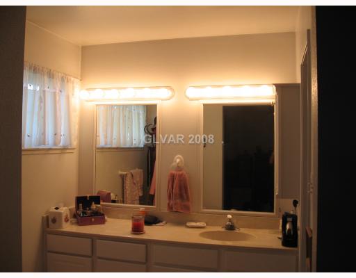 7213 Roe Court Las Vegas, NV 89145 - Photo 6 of 8 Master Bath/Spa.